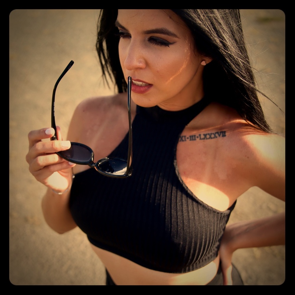 Black Crop Top 🖤